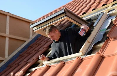 Pose de fenêtres de toit Velux à Teneur